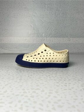 Native Children’s Jefferson Starlite Shoes Size C6 Cream and Navy Blue